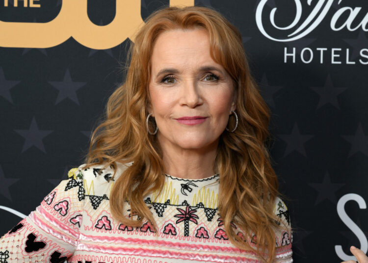Lea Thompson se convierte en abuela