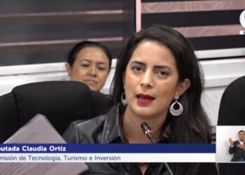 Claudia Ortiz critica iniciativa de Inteligencia Artificial que busca guiar a El Salvador hacia la innovación por ser una «astralidad»