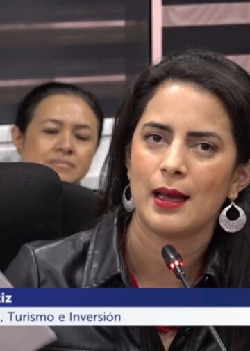 Claudia Ortiz critica iniciativa de Inteligencia Artificial que busca guiar a El Salvador hacia la innovación por ser una «astralidad»