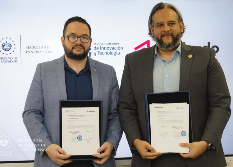 Secretaría de Innovación y Applaudo firman convenio para fortalecer la formación en tecnología de jóvenes