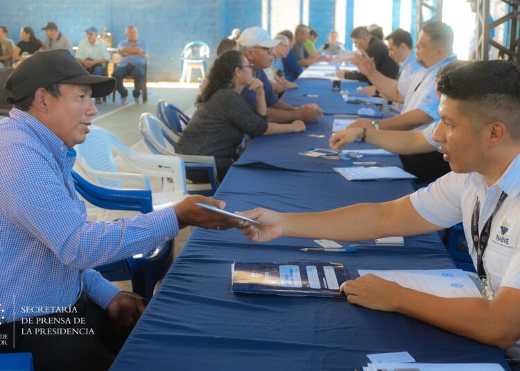 Gobierno otorga más de $376,000 en financiamiento para sectores vulnerables a consecuencia del conflicto armado