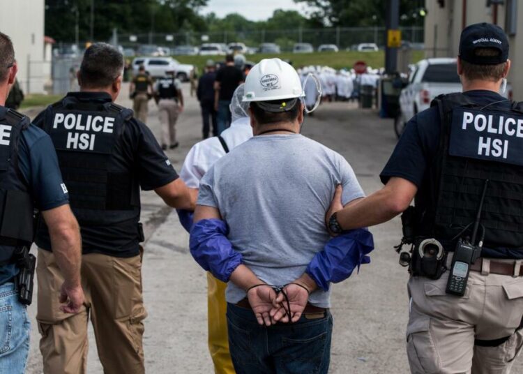 Administración de Trump planea restablecer el polémico Título 42 para expulsar migrantes