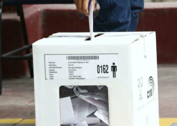 Ecuador cerrará sus fronteras durante elecciones del domingo