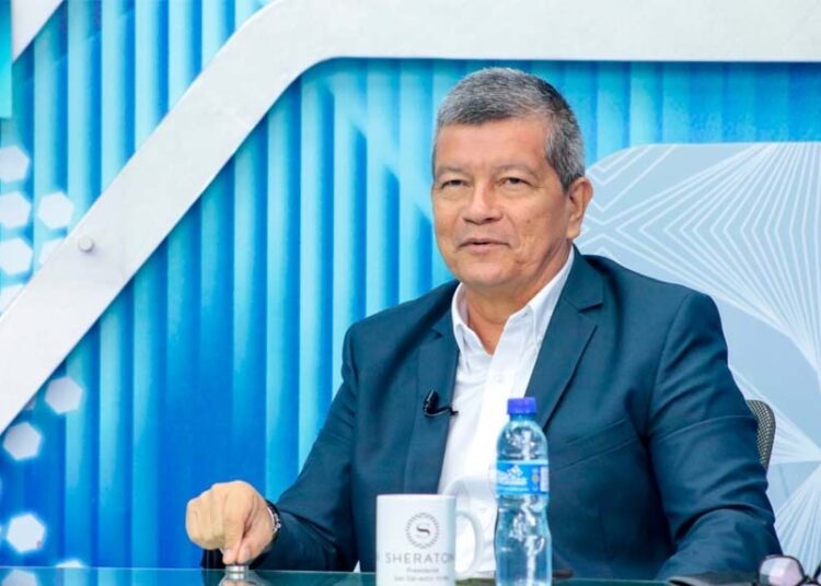 ”Chino” Flores califica como “locura” el nuevo aeropuerto del Pacífico