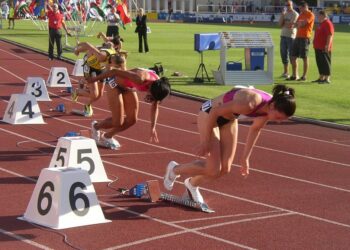 Deporte universitario de EE.UU. se cierra a atletas trans