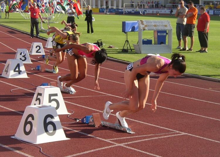 Deporte universitario de EE.UU. se cierra a atletas trans