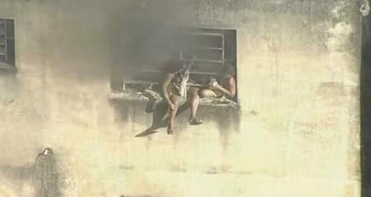 Al menos 21 heridos, 12 de ellos graves por incendio en un fábrica de carnaval de Río de Janeiro, Brasil