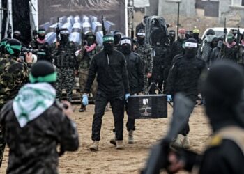 Hamas admitió un “posible error” en el envío de los restos de Shiri Bibas y dijo que investigará qué sucedió