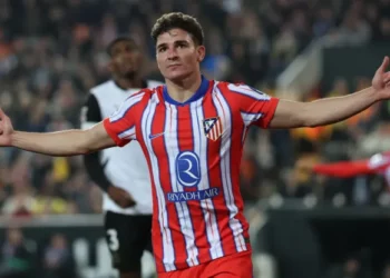Atlético de Madrid golea 3-0 a Valencia y Julián Álvarez firma doblete
