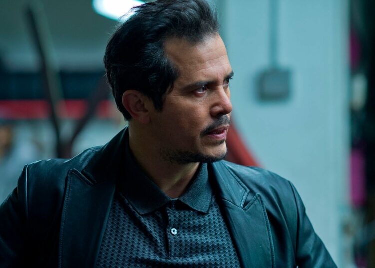 John Leguizamo se suma a las críticas a Karla Sofía Gascón como Emilia Pérez: “Los españoles no son latinos”