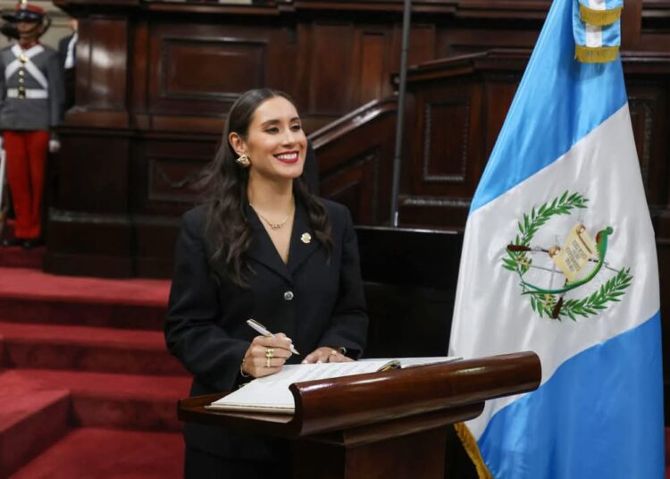 Diputada guatemalteca evidencia contraste vial entre Guatemala y El Salvador tras bloqueo ciudadano