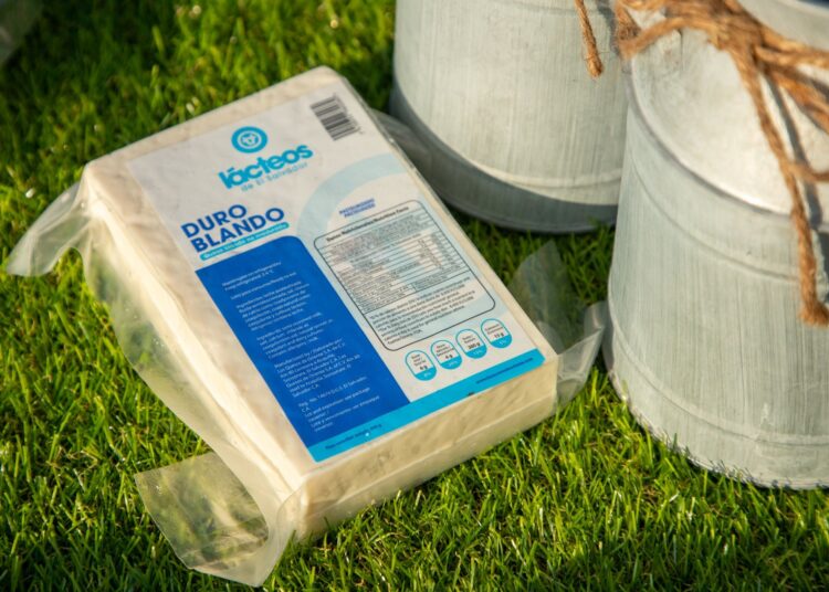 El Salvador lanza su propia marca de lácteos con leche 100% nacional