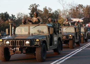 México inicia movilización de 10 mil militares hacia frontera con EEUU para detener tráfico de fentanilo