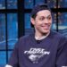 Pete Davidson reaparece después de eliminar más de 200 tatuajes de su cuerpo