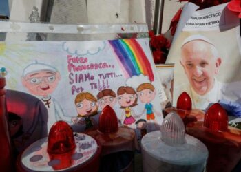 El Vaticano convocó a una oración masiva por la salud del papa Francisco en la plaza San Pedro
