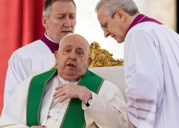 El Vaticano informó que el papa Francisco padece una “infección polimicrobiana” con “un cuadro clínico complejo”