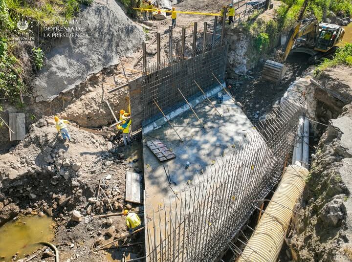Avanzan trabajos de construcción de puente sobre el río Colón