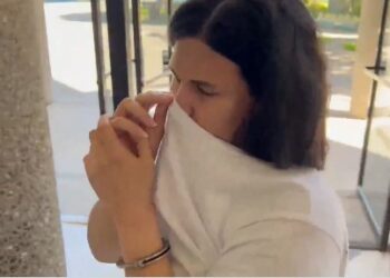 «Romina» seguirá en prisión por dañar una patrulla policial y hurtar una gorra a un policía