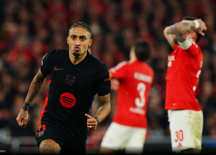 El Barcelona, con un hombre menos desde el minuto 22, vence al Benfica y se acerca a Cuartos en la Champions