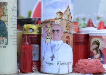 El Vaticano informó que el Papa Francisco ha descansado “bien toda la noche”