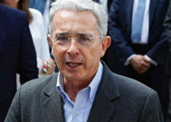 Colombia: proyectan por error video porno en juicio de Uribe