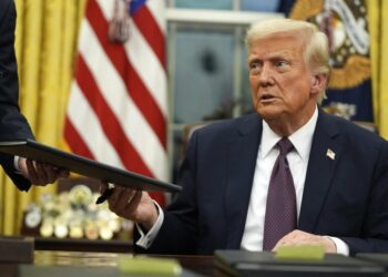 Presidente Trump firma una orden ejecutiva para establecer una reserva estratégica de bitcoins