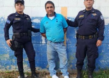 Capturan en Santa Ana a estafador que realizaba conexiones ilegales de agua potable