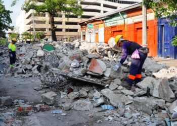 Avanza revitalización del Centro Histórico con retiro de estructuras y limpieza