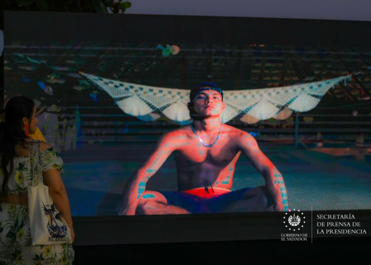 «Sueño entre olas»: El surf salvadoreño brilla en la gran pantalla