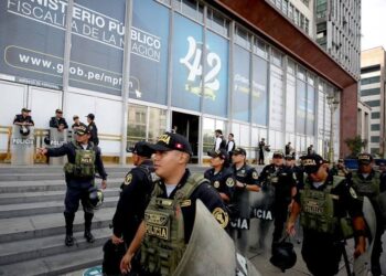 Perú declara el estado de emergencia en Lima y despliega las Fuerzas Armadas ante la crisis de violencia