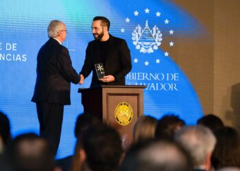 Presidente Bukele reafirma su compromiso con el acceso a becas universitarias y técnicas