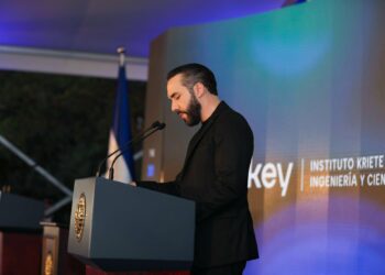Nayib Bukele critica a los gobiernos que no combaten el crimen organizado