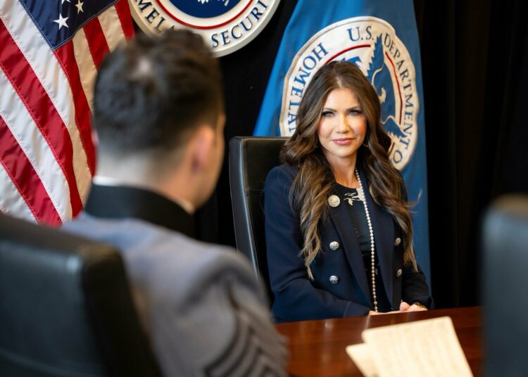 Secretaria de Seguridad Nacional de EEUU Kristi Noem, visitará El Salvador y recorrerá el CECOT