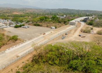 Avanza la construcción del puente binacional entre El Salvador y Guatemala