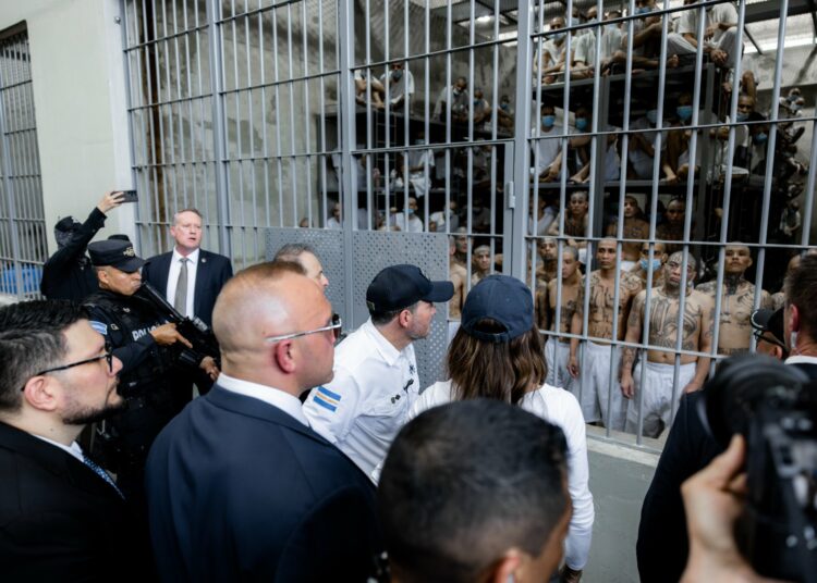 Secretaria de Seguridad de EE.UU. visita el CECOT