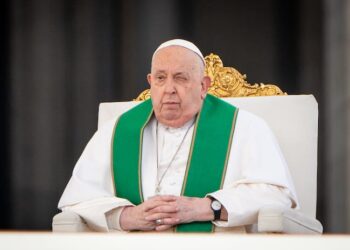 Papa pasa noche tranquila y agradece rezos de los fieles