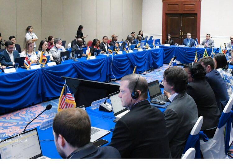 Gobierno de El Salvador alberga encuentro clave sobre huracanes en América