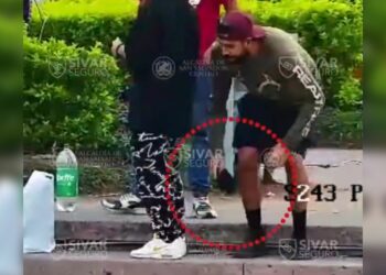 Multan a varios sujetos por beber en la vía pública, en Plaza Salvador del Mundo