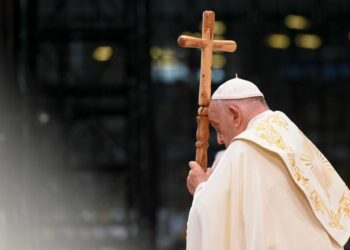 Papa Francisco continúa «siempre alerta, colaborando con las terapias y orientado»