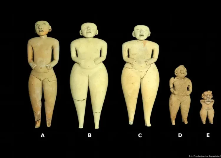 Hallan marionetas milenarias en San Isidro, El Salvador