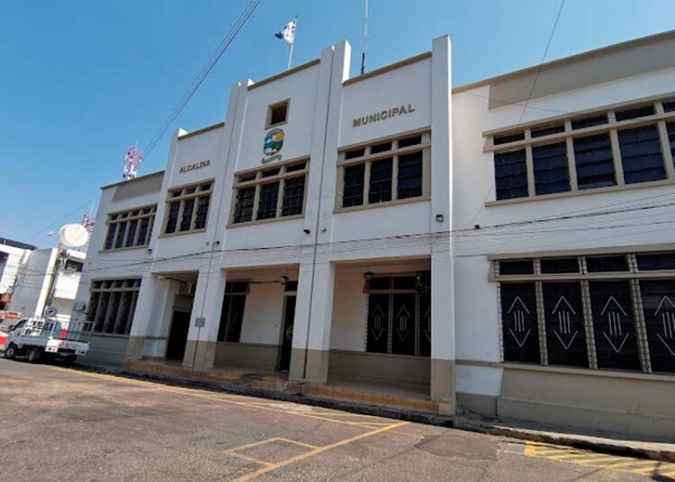 Dos alcaldías anuncian reversión de impuestos exigida por el Presidente Bukele