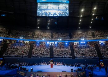 Expansión de programa de becas garantiza educación superior para todos los jóvenes salvadoreños