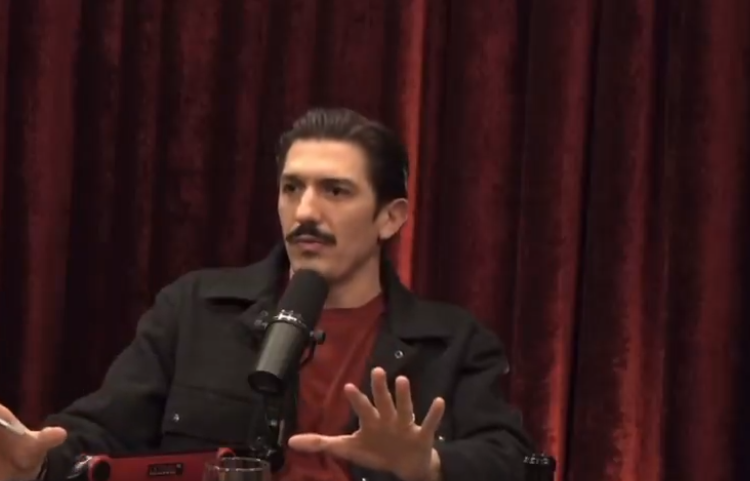 «En El Salvador, los criminales están en la cárcel», actor Andrew Schulz sobre acciones de seguridad del país