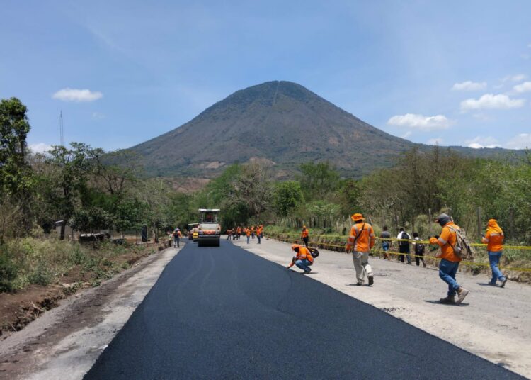 Pavimentación en cantón El Coco mejorará conexión con Guatemala, facilitando el comercio y turismo