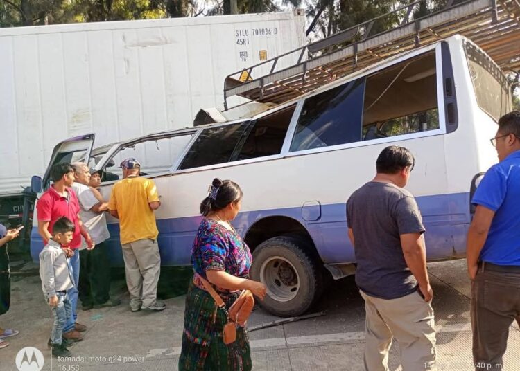 Choque en la Ruta al Atlántico, Guatemala deja saldo trágico