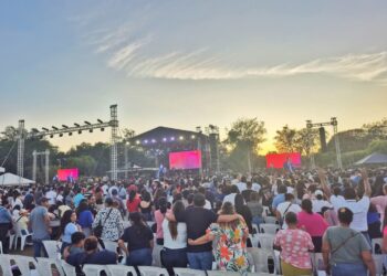 Daddy Yankee comparte su testimonio de conversión ante miles en Santa Tecla