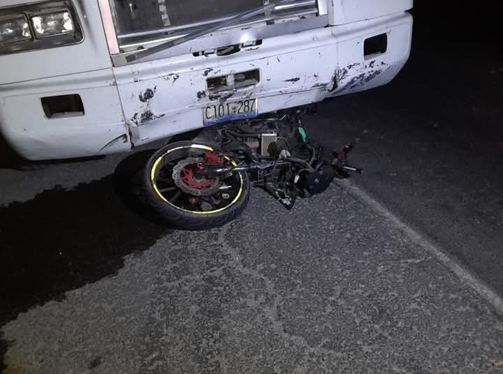 Tragedia en Aguilares: Dos motociclistas mueren tras ser embestidos por una rastra