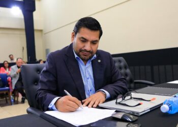 Diputado Lira respalda a la Iglesia en rechazo a la minería metálica