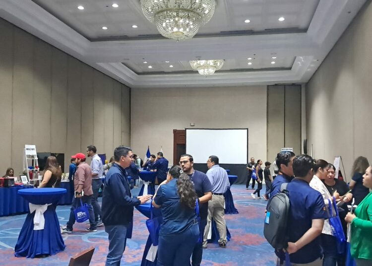 CONAMYPE impulsa alianzas entre MYPES y grandes compradores en showroom comercial