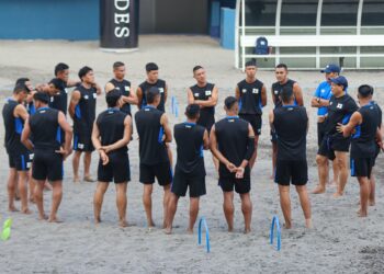 La selección salvadoreña de fútbol playa comienza su preparación para el Mundial de 2025